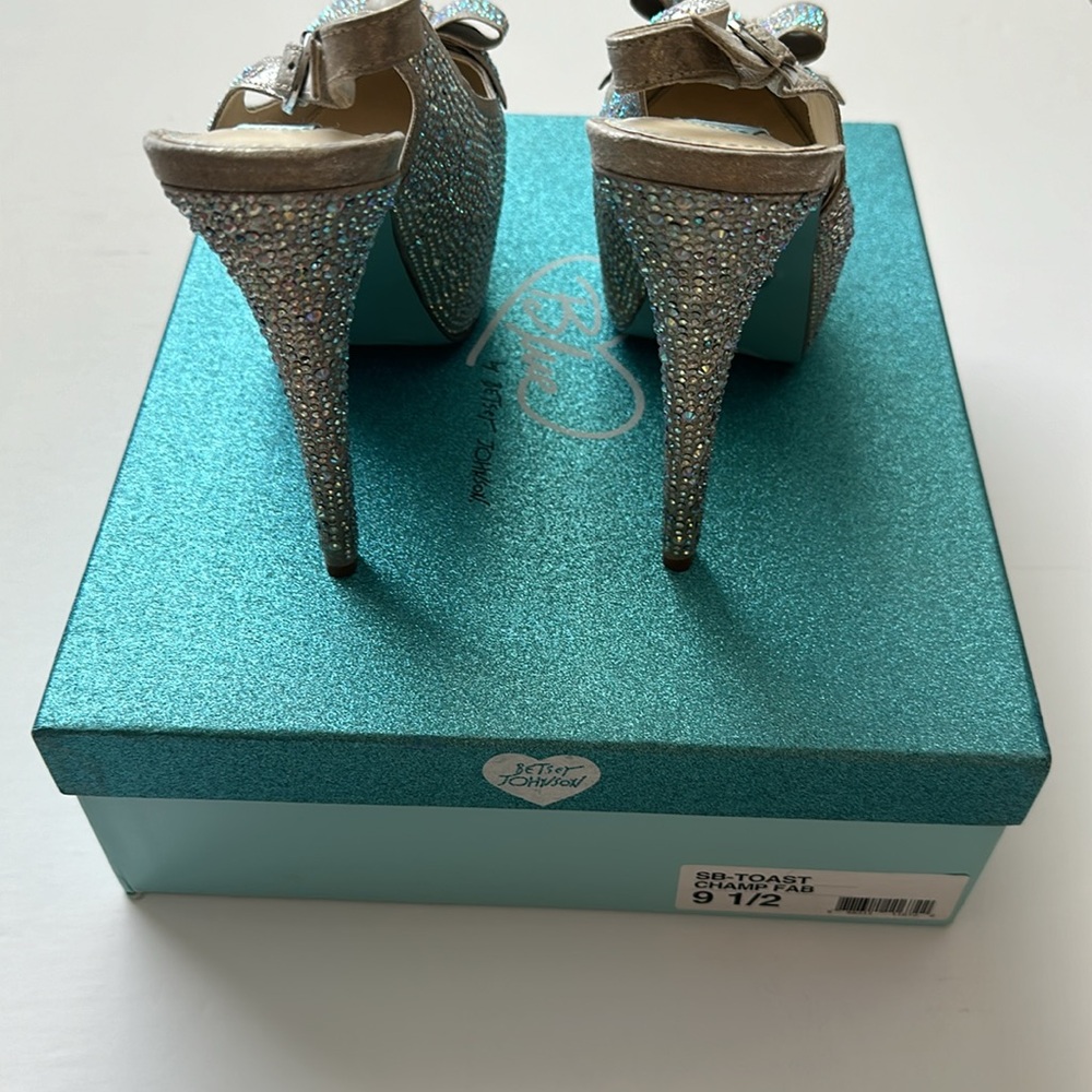 Blue by Betsy Johnson | Champ Fab Bow Pumps - Picture 7 of 8